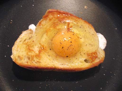 cooking an egg on toast