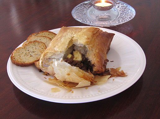 baked brie with caramelized onions and cashews 