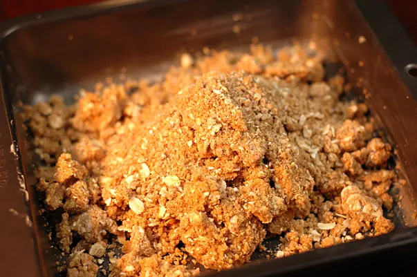 making incaberry and date bars